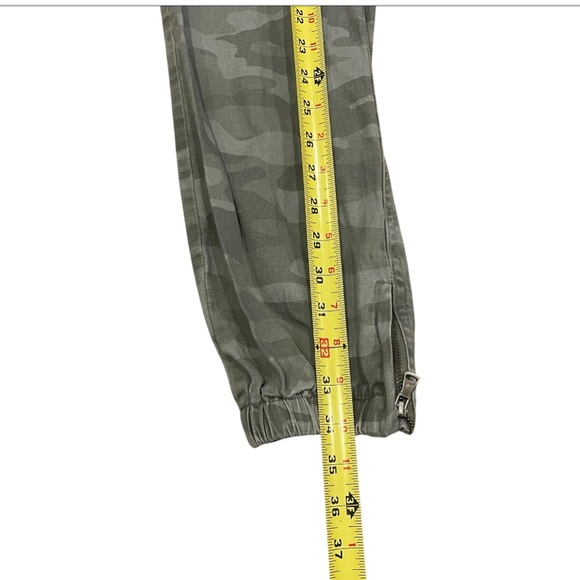 Democracy AB Solution Camo Jogger Jeans Women’s Size 2 - Picture 4 of 10